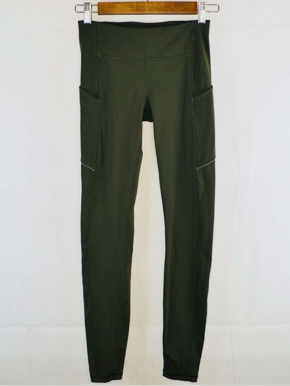 lululemon athletica Lululemon Speed Up Tight (Full-On Luxtreme 28")
Dark Olive